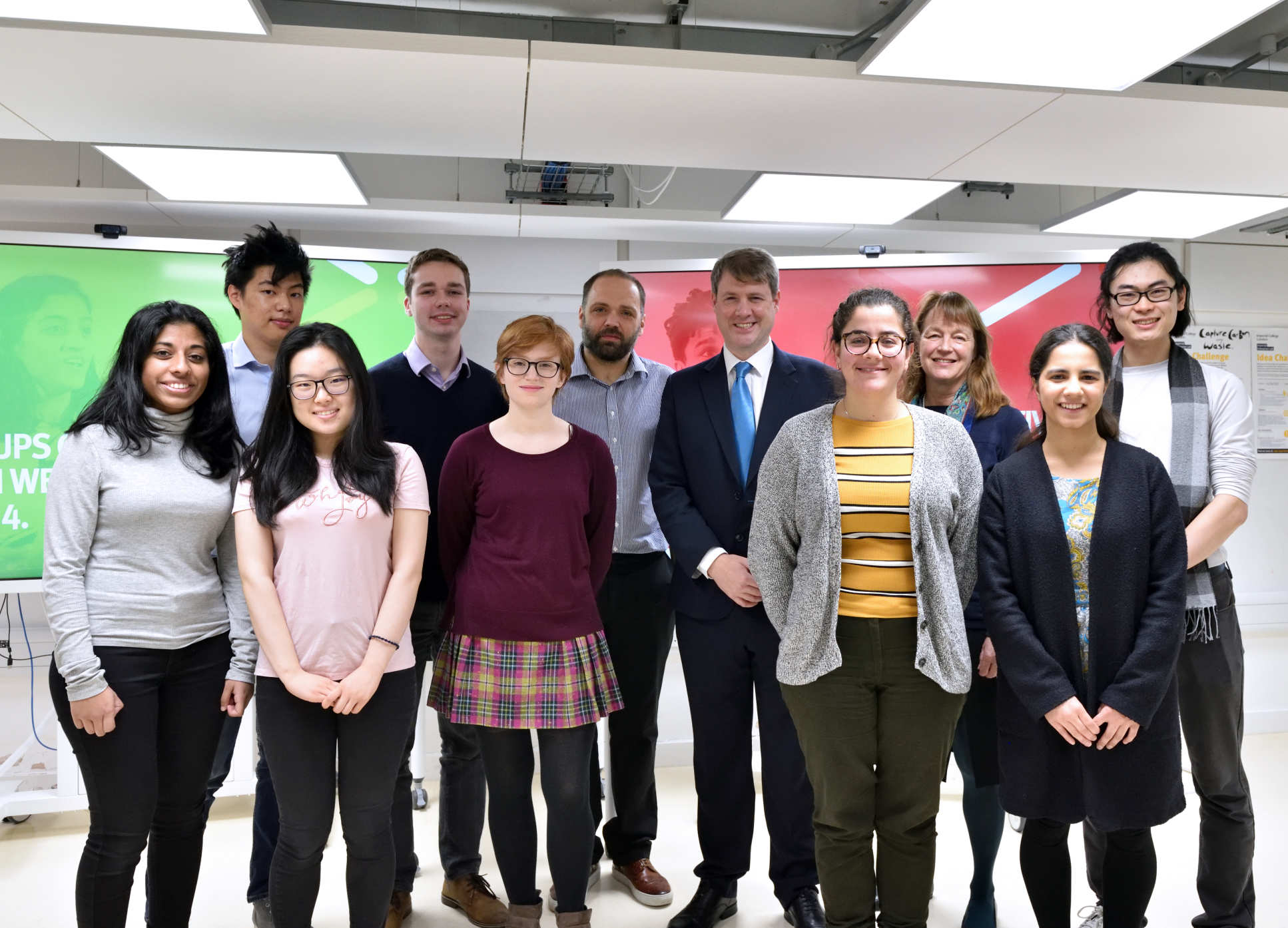 Universities Minister, President Gast and students in the Enterprise Lab