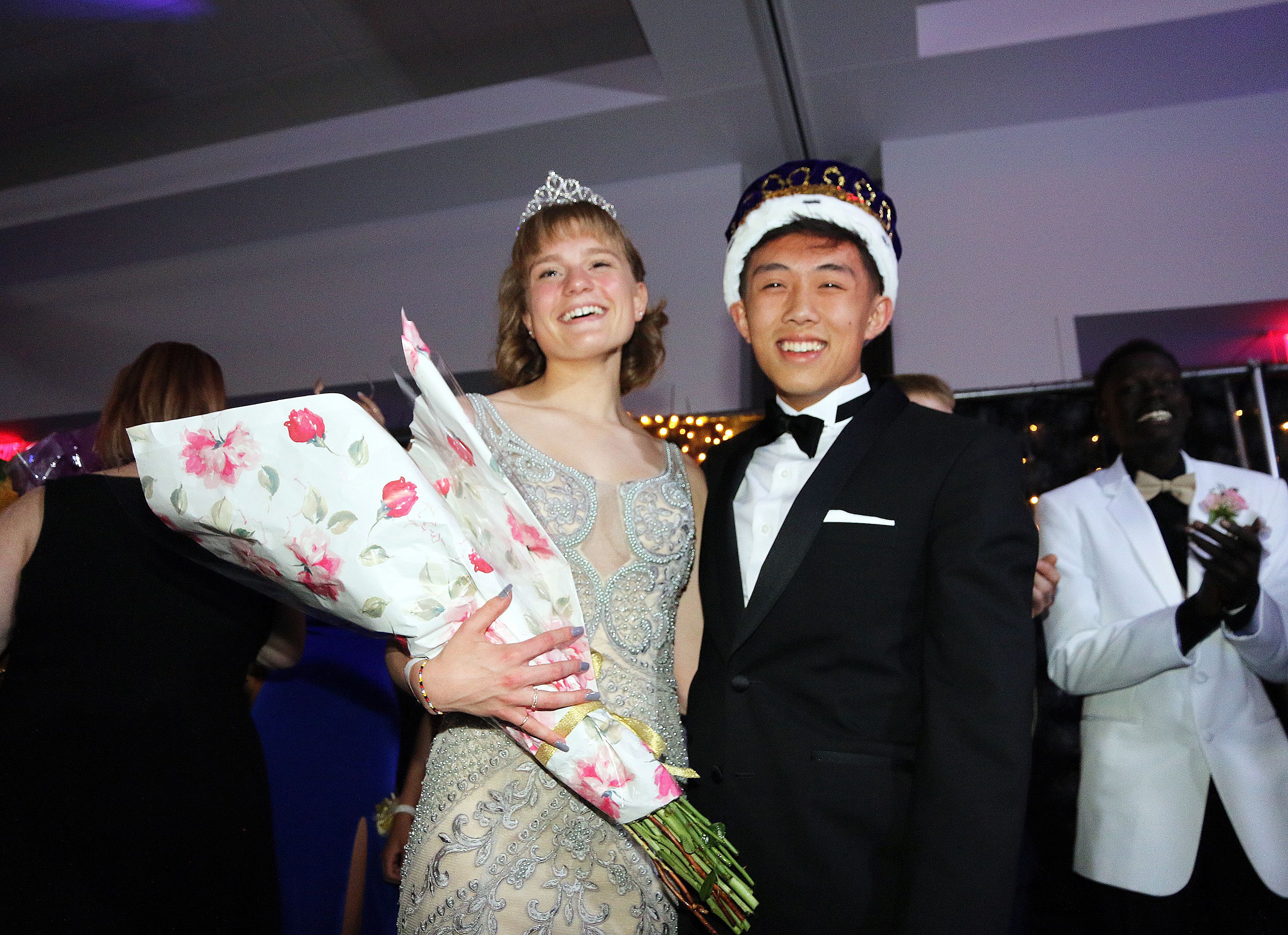 Des Moinesarea Goodwill popup shop selling 30 prom dresses Des