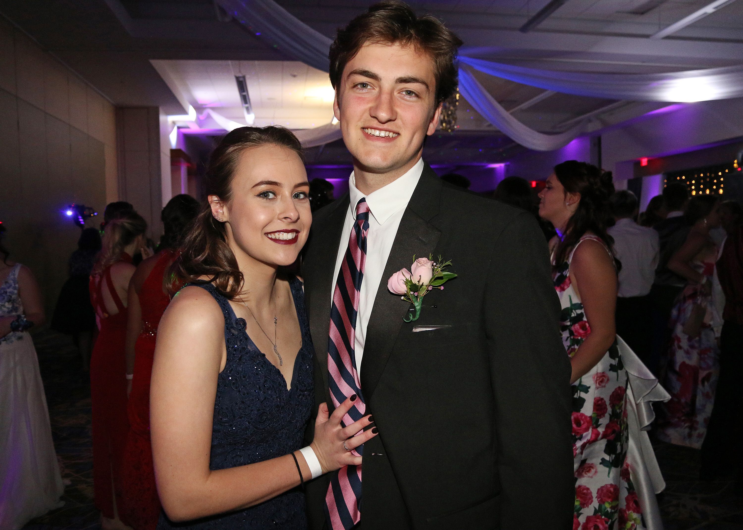 Des Moinesarea Goodwill popup shop selling 30 prom dresses Des