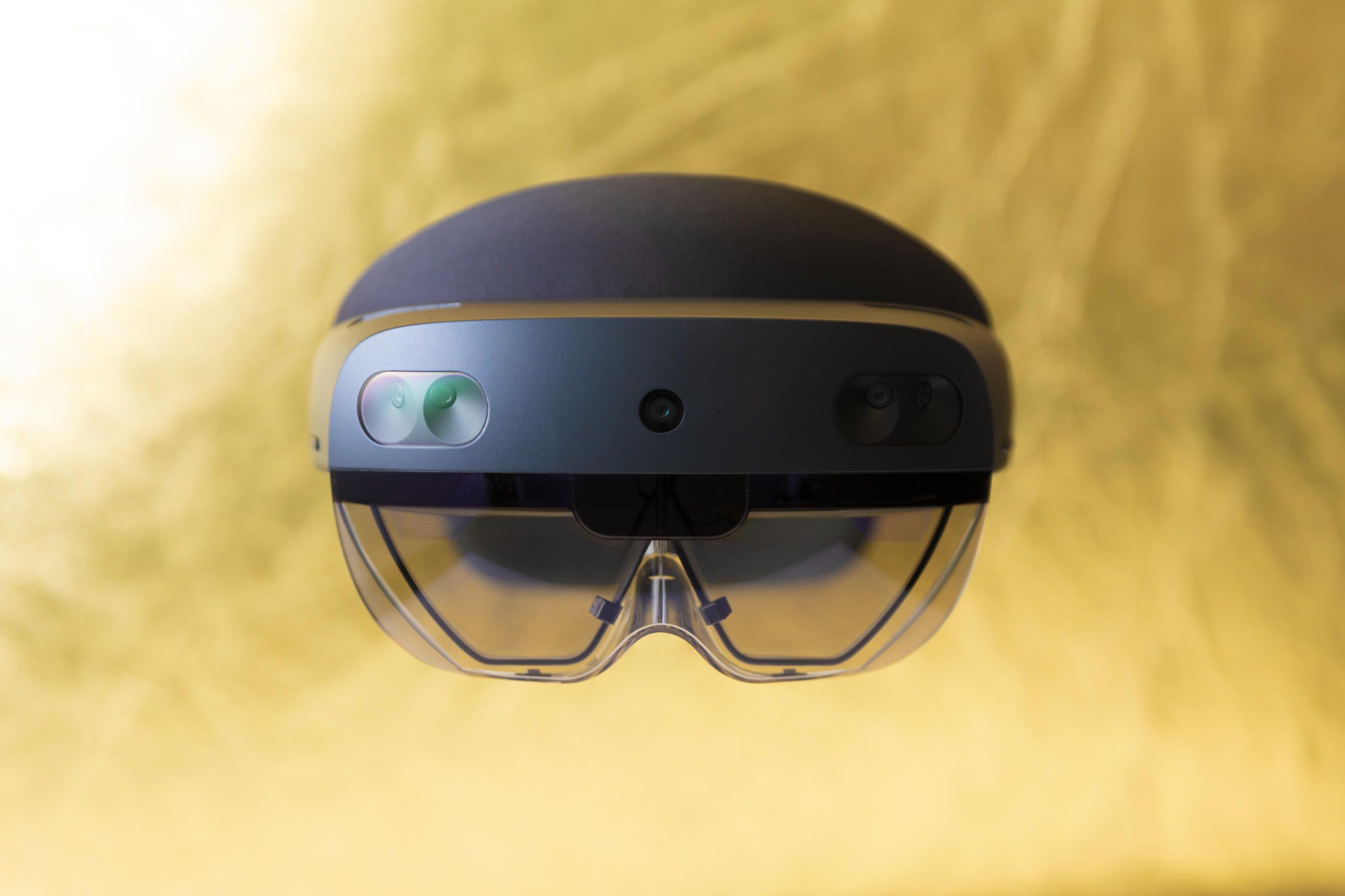 microsoft-msft-hololens-2-1422.jpg