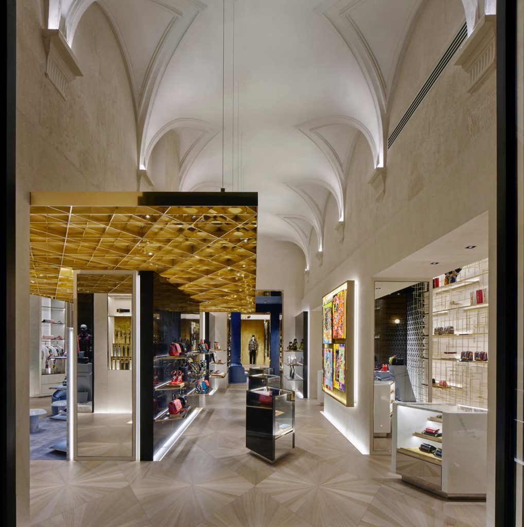 Versace Opens First Boutique in Florence – WindowsWear
