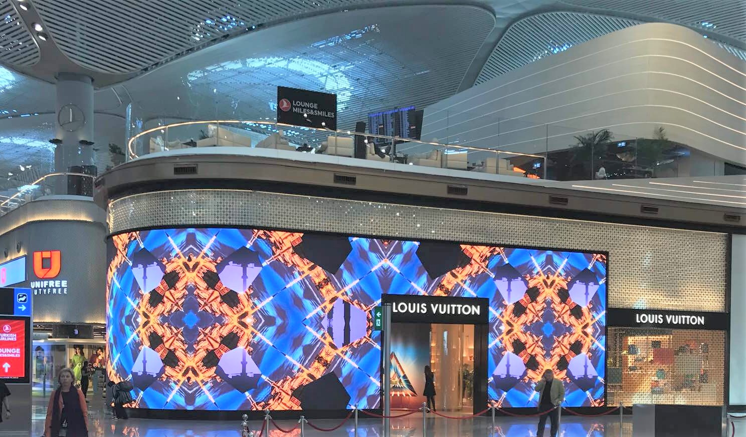 Louis Vuitton's Store That's a Display – WindowsWear