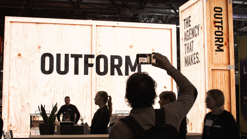 Outform – Integrated Physical and Digital Retail Environments – WindowsWear
