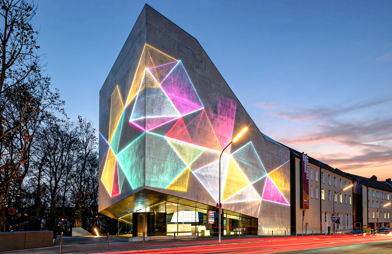 LED SCREENS for retail spaces - eDISPLAY next-generation design